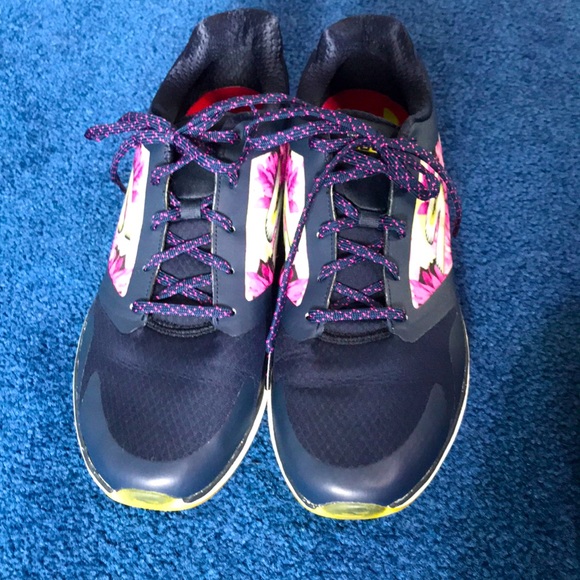 Skechers Shoes - Sketchers GoGolf women’s golf shoes